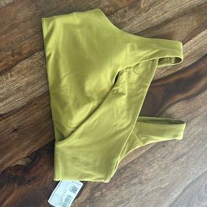 Lululemon new never worn cross front  size 6, with tags